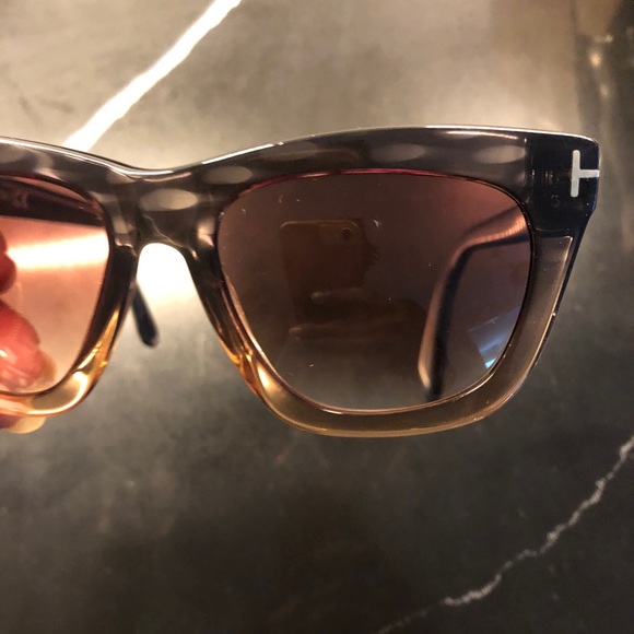 Tom ford sun glasses. Wore for a year. Brown Ambré. Normal wear and tear. - Picture 4 of 12